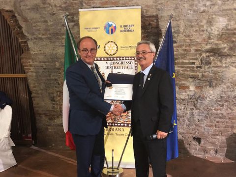 Riconoscimento del Paul Harris Fellow al Presidente Ennio PALADINI per aver realizzato nel modo migliore tutti i services distrettuali e conseguito tutti gli obiettivi dell’annata rotariana. – Ferrara 9 Giugno 2018