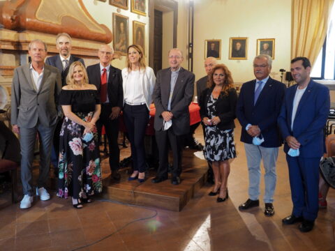 Presentazione in vescovado del progetto interclub: “Covid 19-Rotary: un aiuto per le famiglie più fragili e dimenticate”.